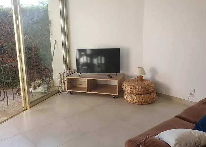 B084-confort Et Serenite Piscine Et Stationnement