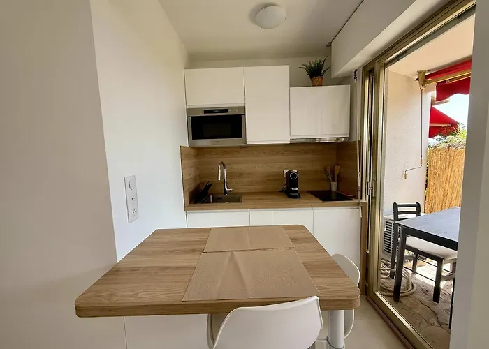 B084-confort Et Serenite Piscine Et Stationnement アパート